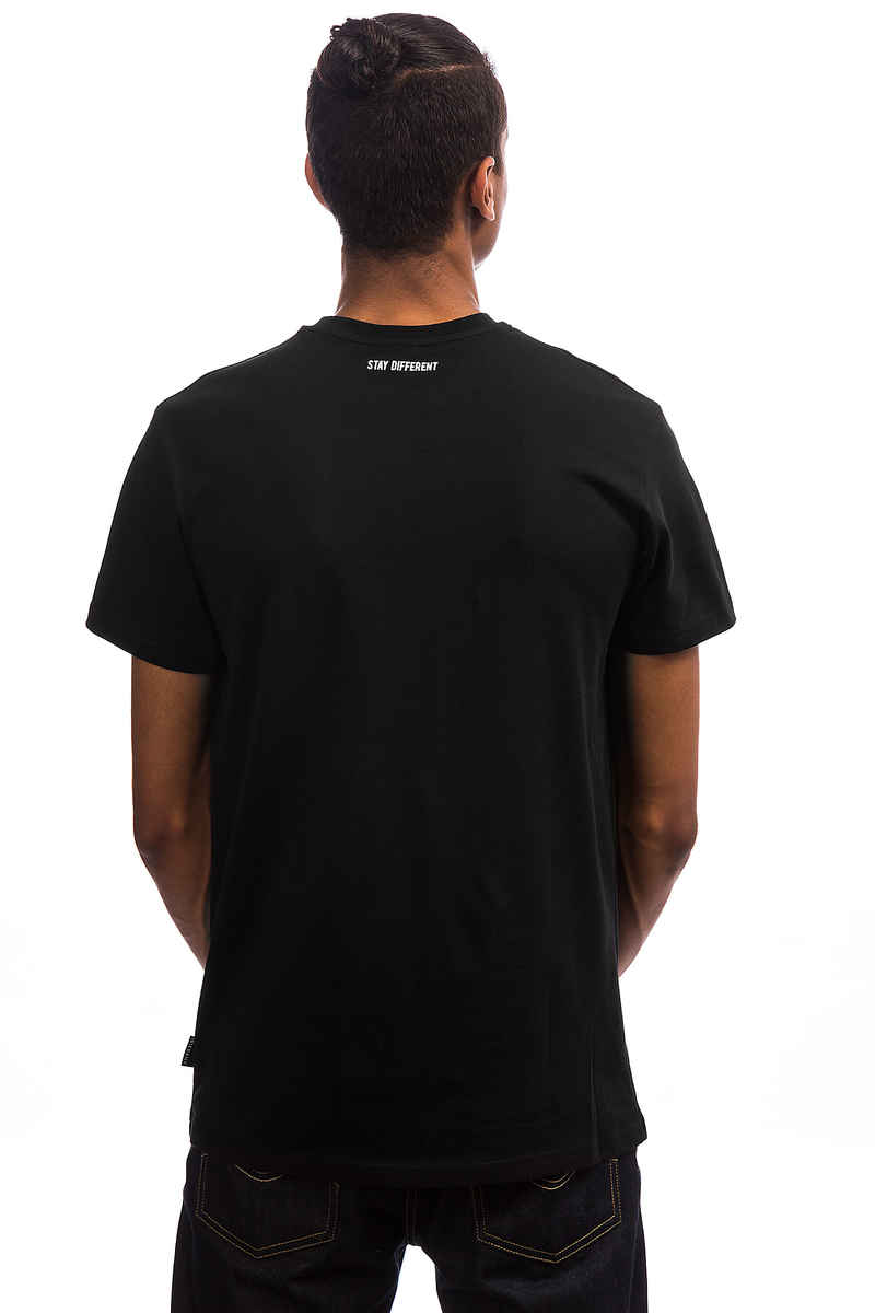 Iriedaily 8 Bit Dude Emb T-shirt (black)