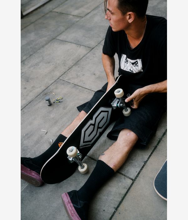 skatedeluxe Mystery Twin Tail 8.5" Skateboard Deck (black)