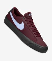 Nike SB Blazer Low Pro GT Schuh (dark team red)