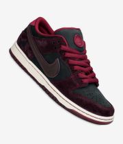 Nike SB x Riot Skateshop Dunk Low Pro Shoes (night maroon)