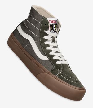 Can you put high store top vans in the washer