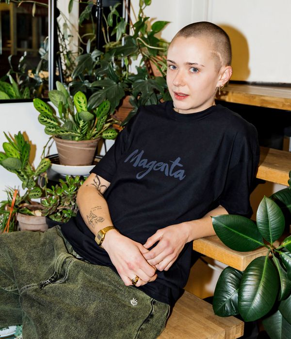 Magenta Script Camiseta (black)