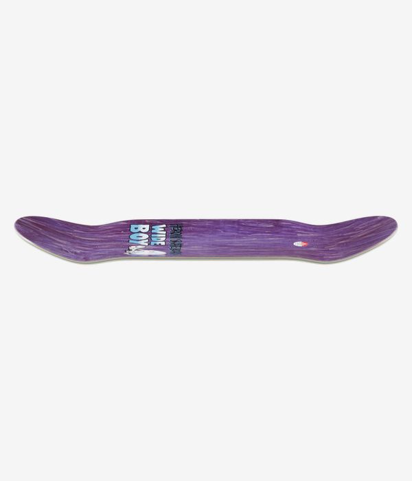 Planche de skateboard Heroin Skateboards « Wide Boy Face » 10,75 pouces : vue de profil sur toute la longueur montrant le concave avec le nez et le tail relevés, finition violet imitation bois avec un petit logo blanc et un lettrage bleu ; image studio nette ; fond blanc