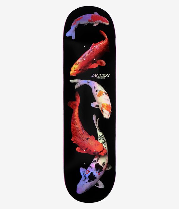 Jacuzzi 500 Years 8,5-Zoll-Skateboard-Deck, Ansicht von unten, komplett schwarzes Deck mit vertikalem, fotorealistischem Motiv aus roten und weißen Koi-Fischen, „Jacuzzi Unlimited“-Logo nahe der Mitte rechts. Sauberes Studiobild; weißer Hintergrund.