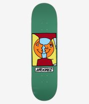 Krooked Moonsmile Easy Rider 8,38"-Skateboard-Deck, Ansicht von unten: einheitlich grünes Deck mit einer mittig angeordneten rechteckigen Cartoon-Grafik, die zwei orangefarbene, lächelnde Gesichter im Profil in einem hellblauen Kreis zeigt, mit gelbem Rahmen und rotem Hintergrund sowie einem weißen Kasten mit der schwarzen, handgeschriebenen Aufschrift „Krooked“. Klares Studiobild; weißer Hintergrund.