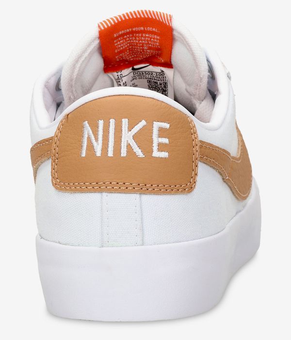 Nike SB Zoom Blazer Low Pro GT Iso Shoes (white lt cognac)