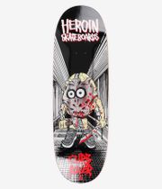 Planche de skateboard « Curb Killer X » de Heroin Skateboards, vue de dessous : planche noire brillante ornée d’un monstre de bande dessinée beige, de lignes rayonnantes blanches, d’éclaboussures de sang rouges, des inscriptions « Heroin Skateboards » et « Curb Killer X » en style graffiti, ainsi que d’un motif en quadrillage. Image studio nette ; fond blanc.