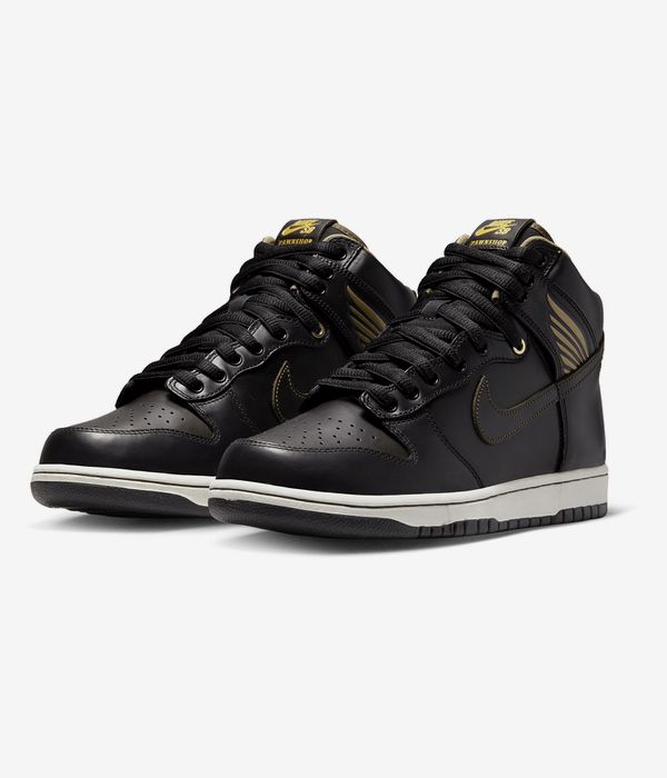 Compra online Nike SB x Pawn Dunk High OG black metallic | skatedeluxe