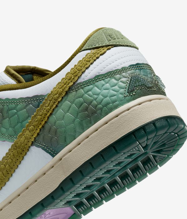 Nike SB Dunk Low Pro by Alexis Sablone Schuh (oil green dessert moss white)