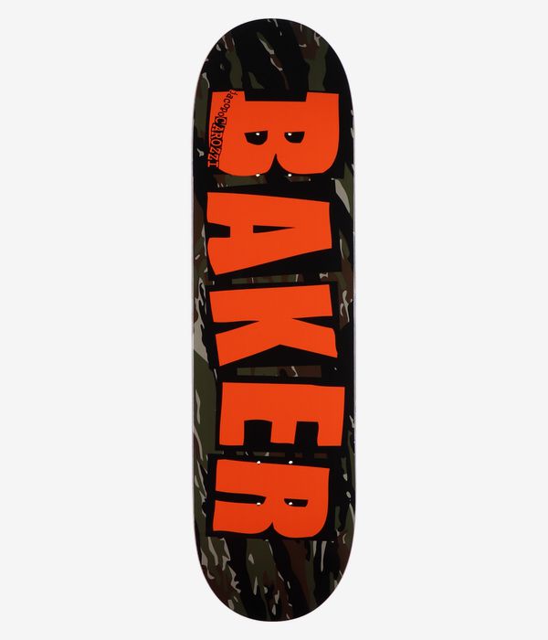 Planche de skateboard Baker Jacopo Brand Logo Tiger Stripe Twin 8,38", vue de dessous complète : fond noir camouflage avec des motifs verts et marron, et grand logo « BAKER » orange en lettres verticales ; image nette prise en studio ; fond blanc