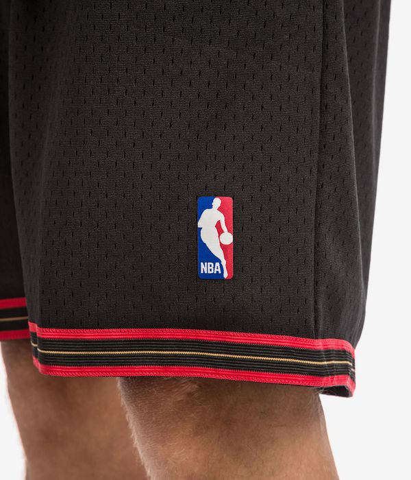 Shop Mitchell&Ness Philadelphia 76ers Shorts (black black) online