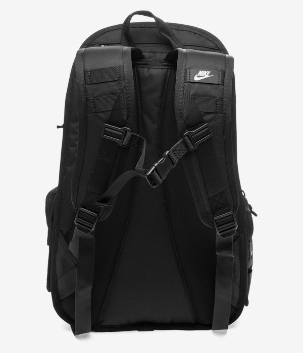 Shop Nike RPM Backpack 26L (black) skatedeluxe