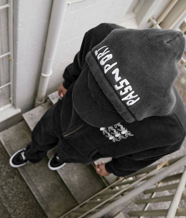 Passport Scissorcraft Zip-Hoodie (black)