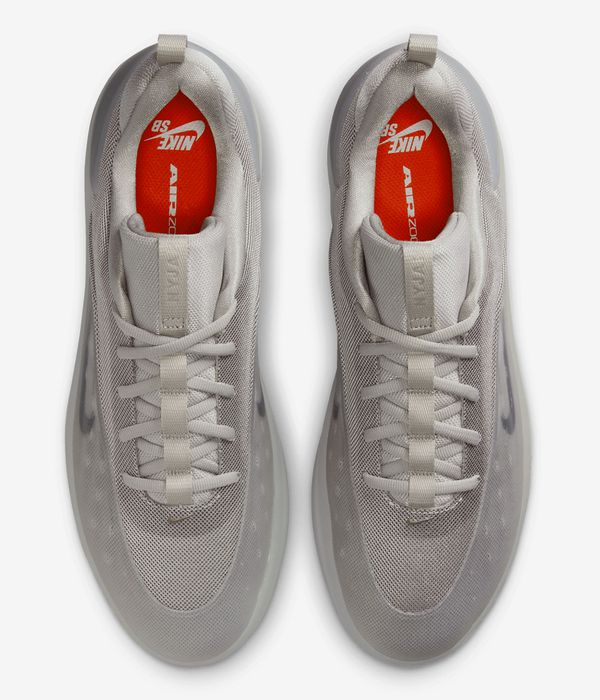 Nike SB Zoom Nyjah 4 Scarpa (college grey mink brown light si)