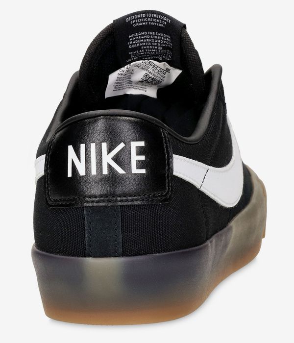 Nike SB Zoom Blazer Low Pro GT Schoen (black white gum)