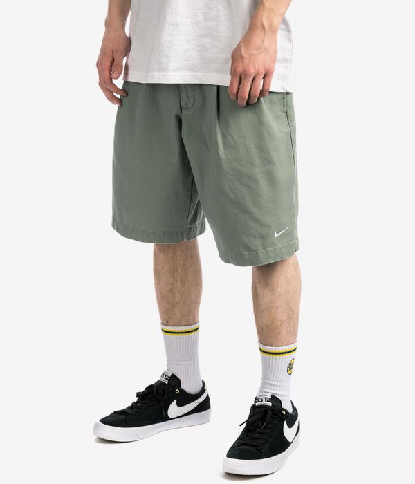 Nike SB Pleated Chino Pantaloncini (oil green)