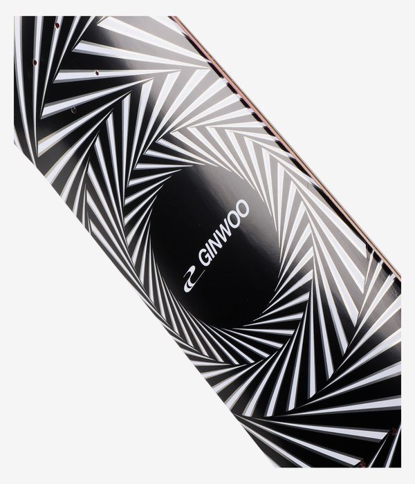 Detailansicht eines Ausschnitts des „Jart Ginwoo Spiral 8"“-Skateboard-Decks: schwarzes Deck mit auffälligem weißem Spiralmuster, das in einem zentralen schwarzen Oval mit dem weißen Schriftzug „Ginwoo“ zusammenläuft. Klares Studiofoto; weißer Hintergrund.