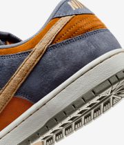 Nike SB Dunk Low Pro Shoes (light carbon sesame)