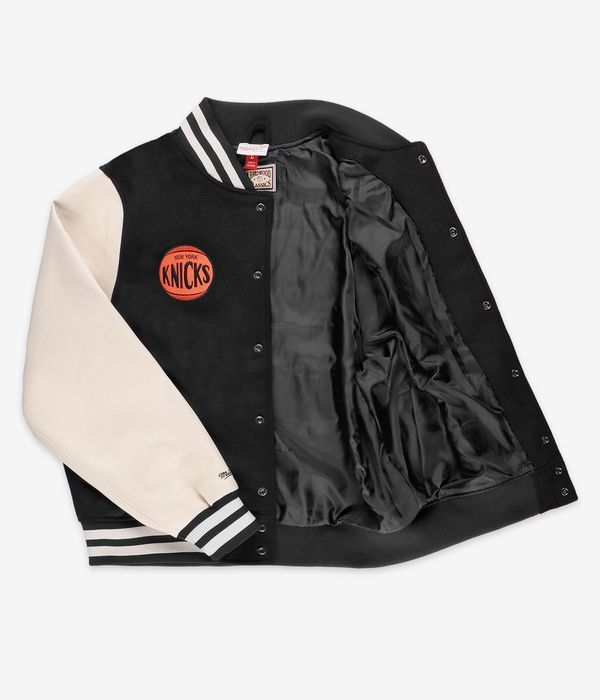 Shop Mitchell & Ness New York Knicks Varsity Jacket (black) online 