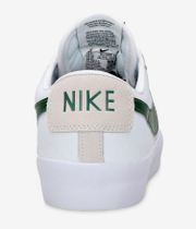 Nike SB Zoom Blazer Low Pro GT Schoen (white fir white)