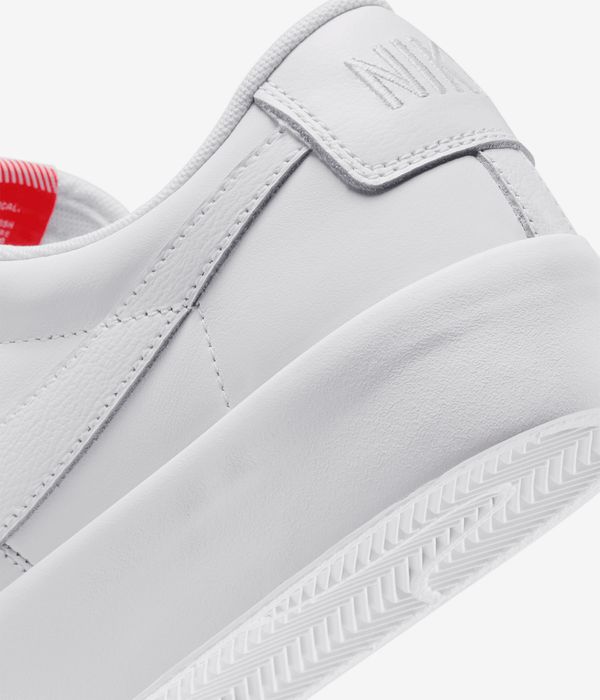 Nike SB Blazer Low Pro GT Iso Schuh (triple white)