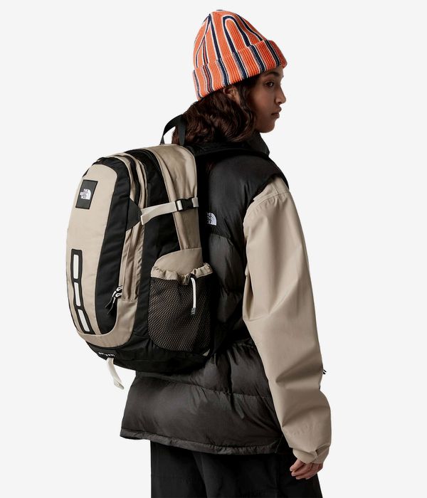 The North Face Hot Shot SE Backpack 30L (beige)