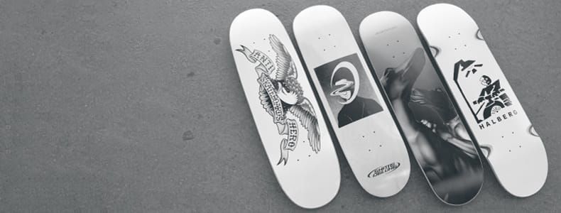 Skateboard Decks von Anti Hero Skateboards, skatedeluxe und Polar Skate Co. mit unterschiedlichen Grafiken