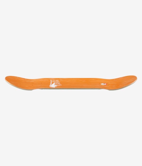 Planche de skateboard Krooked Kamo Wheel Wells 8,25 pouces, vue de profil sur toute la longueur montrant le concave et le nez/la queue relevés ; face supérieure peinte en orange uniforme avec de petits logos blancs et un bord en bois naturel apparent. Image studio nette ; fond blanc.
