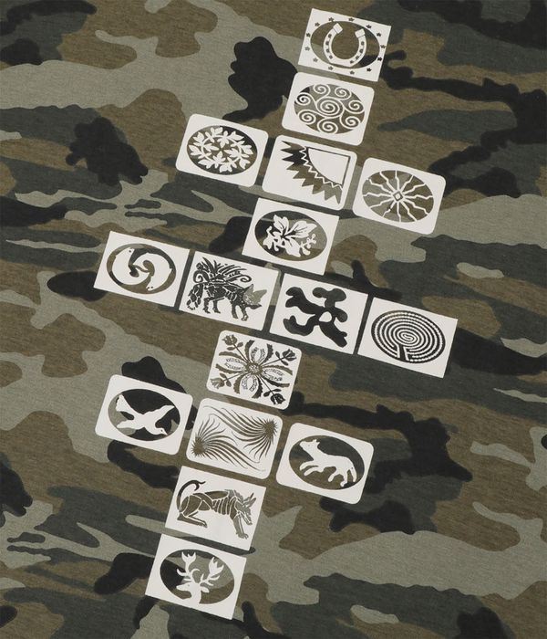 Passport Kollaasi T-Shirt (woodland camo)