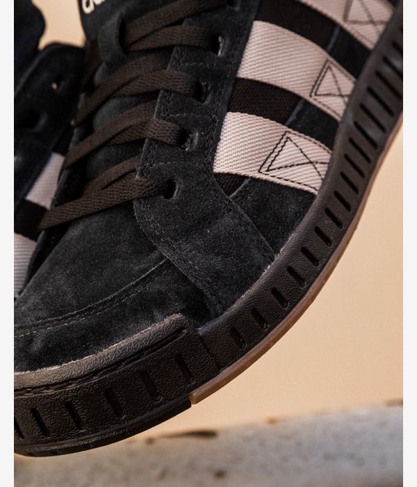 adidas Originals LWST Shoes (core black wonder beige core bla)