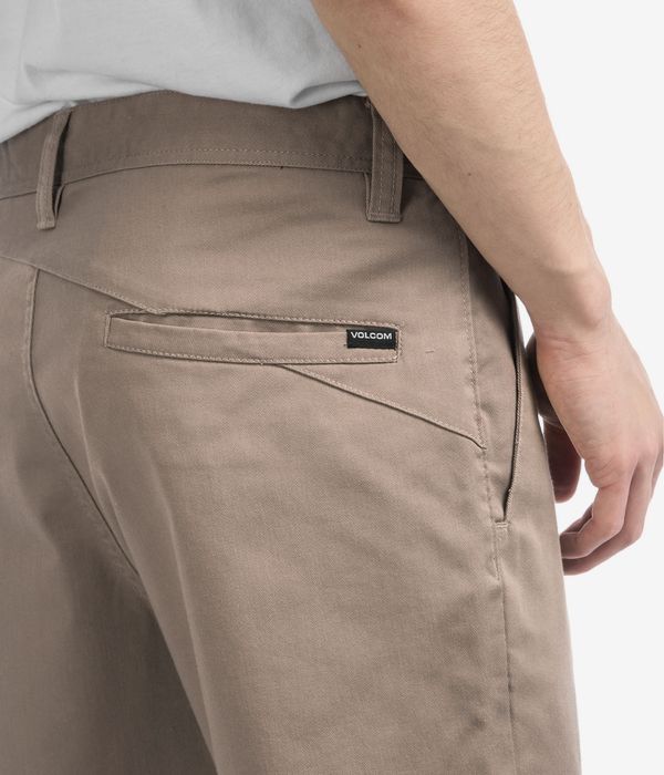 Volcom Frickin Modern Stretch Shorts (khaki)