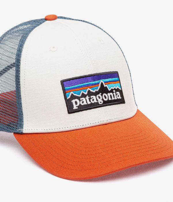 Patagonia P-6 Logo LoPro Trucker Casquette (white redtail rust)