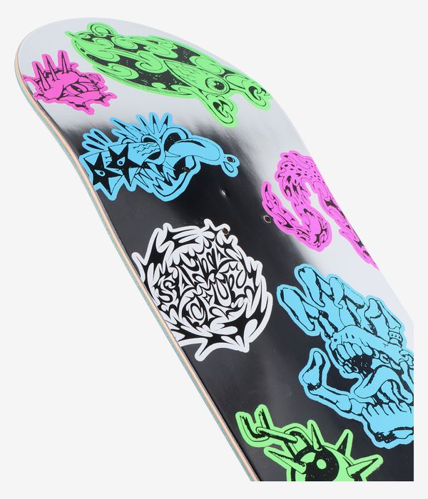 Nahaufnahme eines Ausschnitts des „Santa Cruz Scribble Head FeelBase 8"“-Skateboard-Decks: weißes Deck mit schwarzem Mittelstreifen, auffälligen Cartoon-Totenköpfen und Gesichtern in Neonblau, -rosa und -grün sowie einer weißen „Scribble Head“-Grafik; klares Studiobild; weißer Hintergrund.