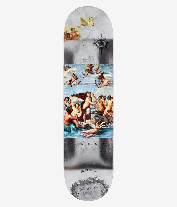 Primitive Lemos Century 8"-Skateboard-Deck, Ansicht von unten: weißer Hintergrund in Marmoroptik mit einem zentralen Vintage-Motiv aus Cherubim und menschlichen Figuren vor blauem Himmel und Wasser, einem schwarzen, stilisierten Auge sowie den Aufdrucken „LEMOS“ und „Primitive“. Sauberes Studiobild; weißer Hintergrund