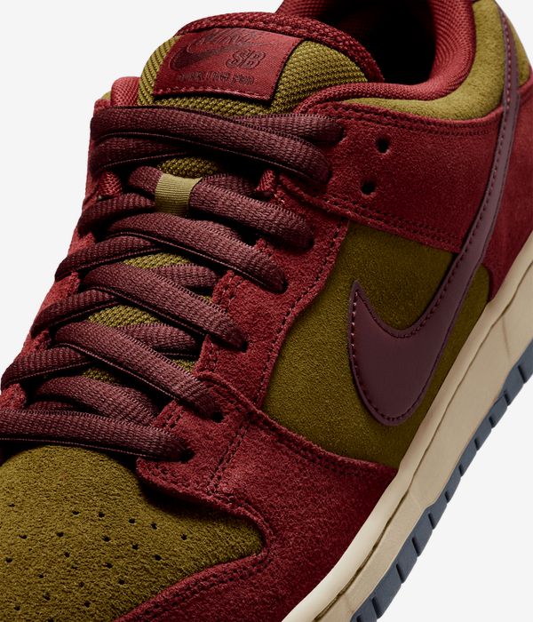 Nike SB Dunk Low Pro Shoes (dark team red burgundy crush oli)