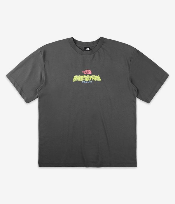 The North Face Expedition Celebration Oversized T-Shirt (anthracite grey)