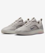 Nike SB Zoom Nyjah 4 Scarpa (college grey mink brown light si)