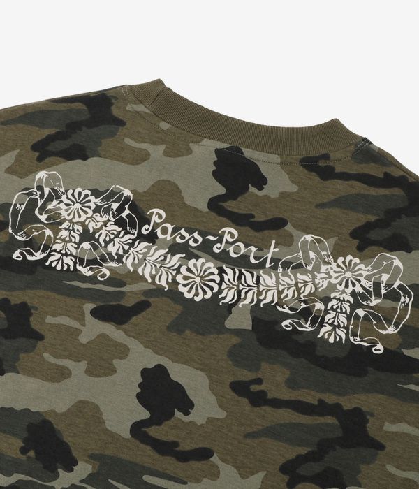 Passport Kollaasi T-Shirt (woodland camo)