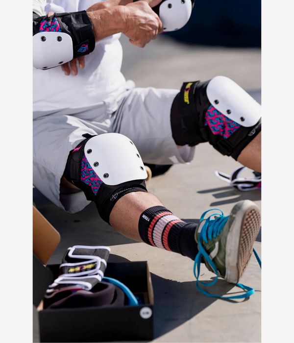 PRO-TEC x Santa Cruz Adult Street Schützer-Set (black white pink)