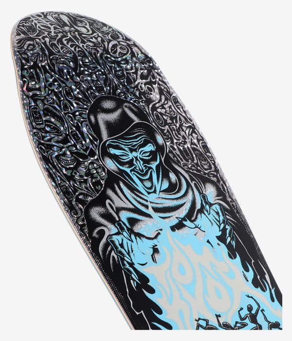 Ausschnittansicht des Skateboard-Decks „Santa Cruz Knox Firepit Reissue 10,07"“, die die schwarze Deckoberfläche mit einer illustrierten, vermummten menschlichen Gestalt, hellblauen Flammen, weißen Halbton-Schattierungen und Totenkopfmotiven zeigt. Sauberes Studiobild; weißer Hintergrund.