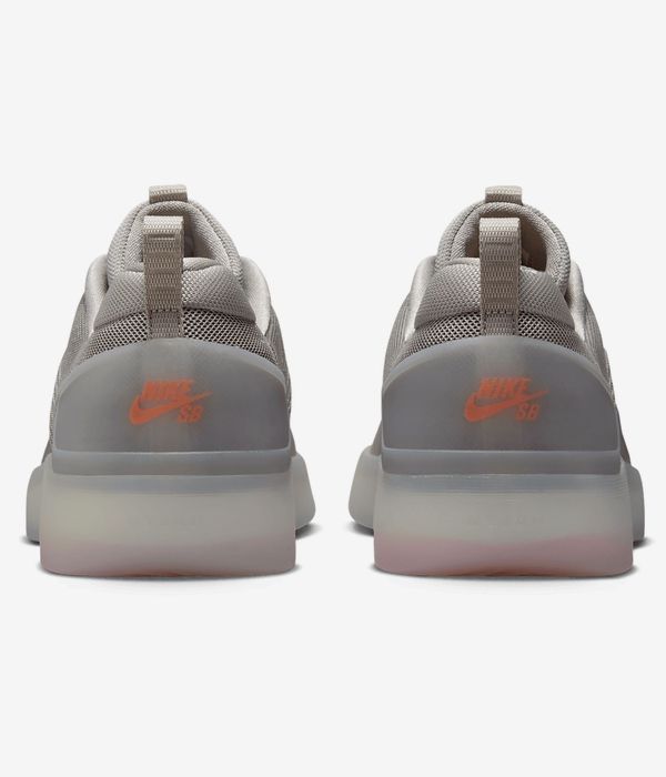 Nike SB Zoom Nyjah 4 Scarpa (college grey mink brown light si)