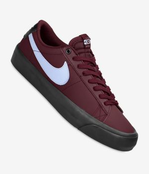 Nike SB Blazer Low Pro GT Schuh (dark team red)