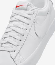 Nike SB Blazer Low Pro GT Iso Schuh (triple white)