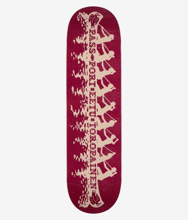 Passport Eetu Canoe 8,375" Skateboard-Deck – Ansicht von unten: burgunderrote Unterseite mit cremefarbenen, illustrierten Silhouetten eines Kanufahrers und einer Welle in der Mitte, vertikaler „Pass Port“-Schriftzug und kleines Logo mit Flügeln; klares Studiobild; weißer Hintergrund