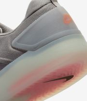 Nike SB Zoom Nyjah 4 Scarpa (college grey mink brown light si)