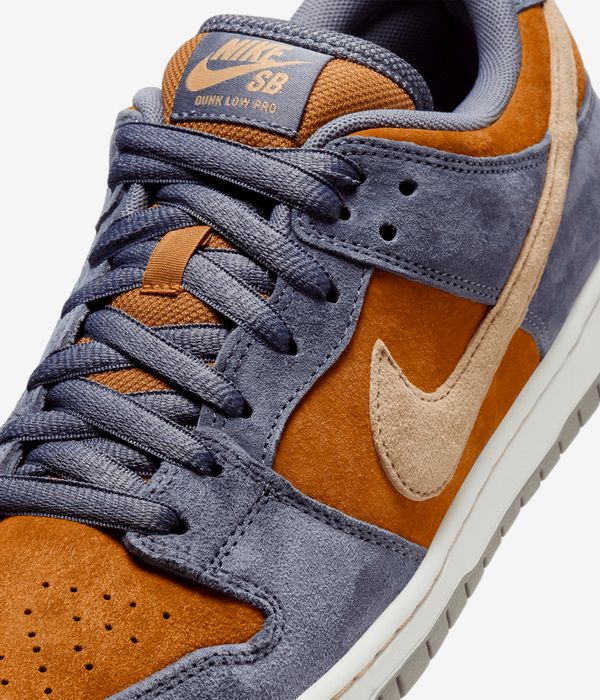 Nike SB Dunk Low Pro Shoes (light carbon sesame)