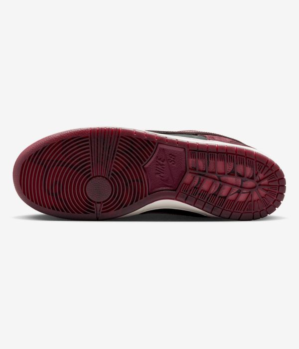 Nike SB x Riot Skateshop Dunk Low Pro Shoes (night maroon)