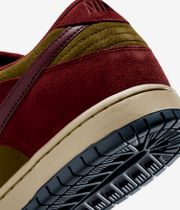 Nike SB Dunk Low Pro Shoes (dark team red burgundy crush oli)
