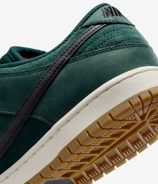 Nike SB Dunk Low Pro Shoes (deep fir black fir sail)