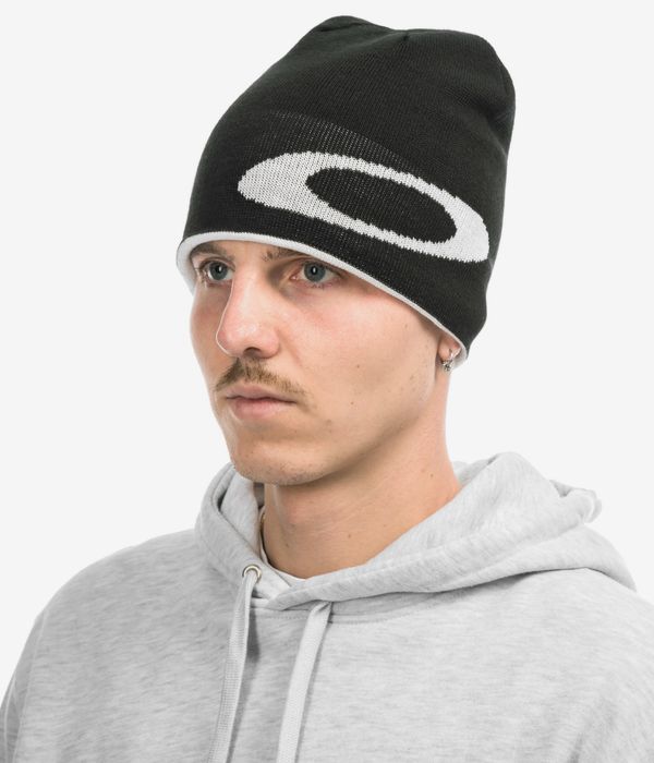 Oakley Men's Factory Cuff Beanie, Black/White Logo at Amazon